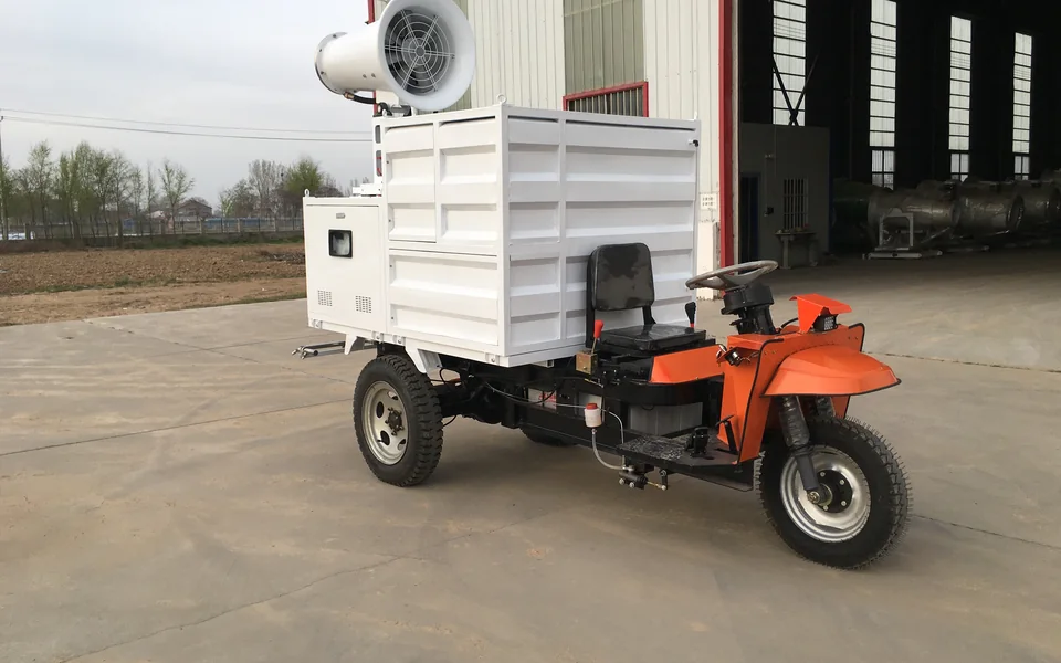 Small electric three-wheel dust suppression vehicle